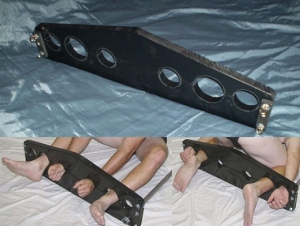 Колодка для секс сессий с тремя парами отверстий