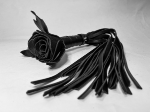 Короткий флогер Черная роза на рукояти "BDSM Арсенал"